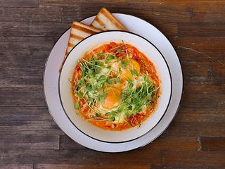 Шакшука з сиром моцарелла