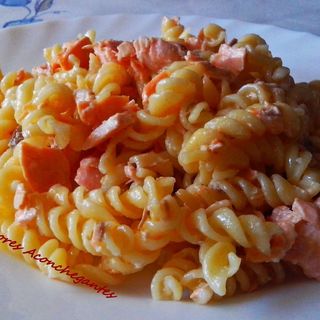 Massa Espiral Fusilli Salmão
