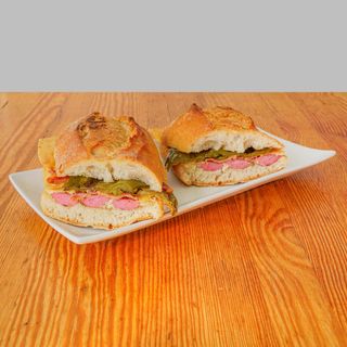 Salchicha Frankfurt, Beicon, Queso Edam y Pimientos Verdes