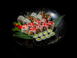 801. Bandeja Sushi Mix Hot Box (24 Uds.)