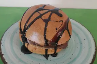 PANINO GOLOSO CALDO CON NUTELLA E KINDER BUENO 