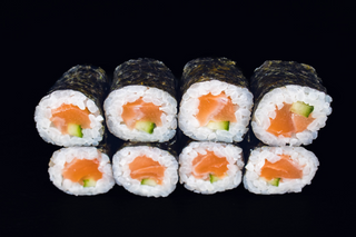 10. Хосомаки сьомга (8бр)