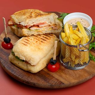 Sendvič sa dimljenom piletinom + Coca-Cola