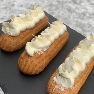 Еклер кокосовий