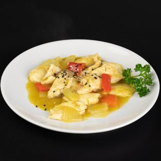 183. Pollo con salsa al curry