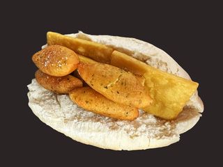 Panino con panelle e polpette
