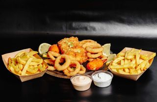 Platou cu Pește și Fructe de Mare