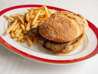 Prego Trambolhões Com Batata e Arroz