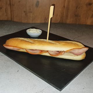 Baguette De Magreta, Cebolla Y Ali-Oli