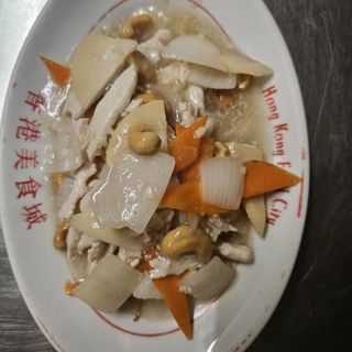 Pollo Con Nueces Cachú