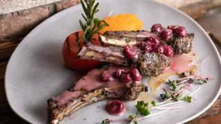 Антрекот под вишневым соусом