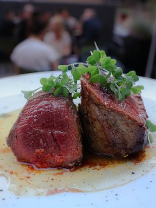 Tenderloin natur sa smeđim puterom