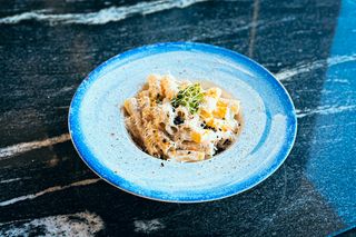 Rigatoni cu 7 feluri de branzeturi si trufe