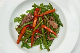 თბილი საქონლის ხორცით