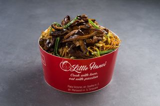 Taitei de orez prajiti cu legume