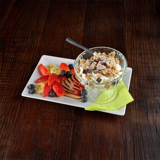 Yogurt greco, granola e futta fresca