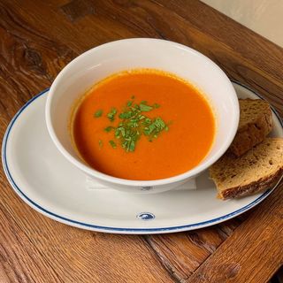 Томатний суп з креветками