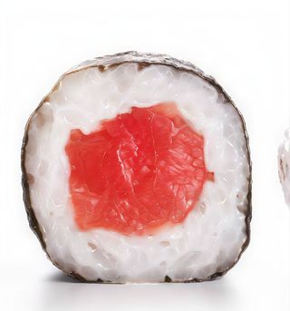 Uramaki De Atún Avocado