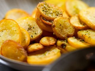 Cartofi prajiti cu kefalotiri (230g)