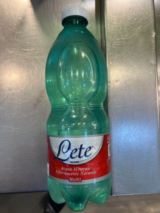 Acqua frizzante piccola