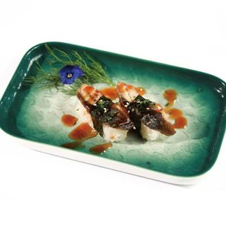 97. Nigiri de anguila (2 pzs.)