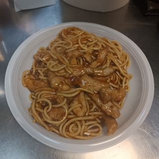 3. Спагети със свинско месо (300г)