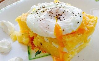 Mamaliguta cu branza, smantana si ou 500 gr.