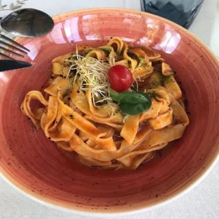 Tagliateli Con Salsa Boloñesa 
