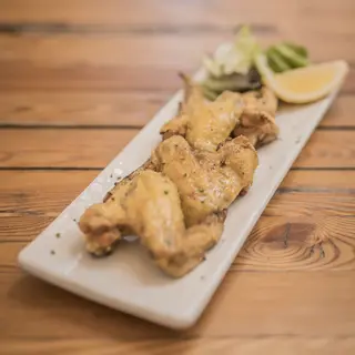 Alitas de pollo fritas al estilo chiringuito