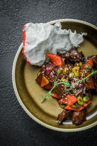 ЯЛОВИЧИНА WOK З В'ЄТНАМСЬКОЮ ЗЕЛЕННЮ (360г)