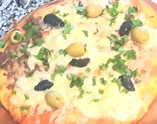 1 Pizza 4 Saisons + 1 Gâteau sans gluten du Jour