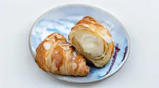 Cornetto piccolo farcito con crema