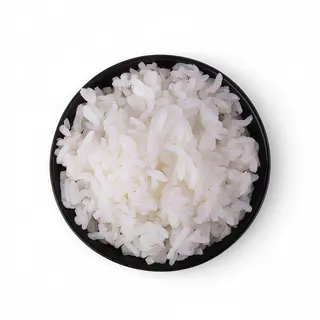 Arroz Blanco Con Trocitos De Pollo Con Salsa De Tomate