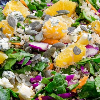 Салата със синьо сирене и портока