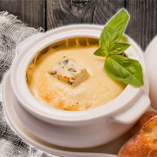 Julienne cu găină și ciuperci