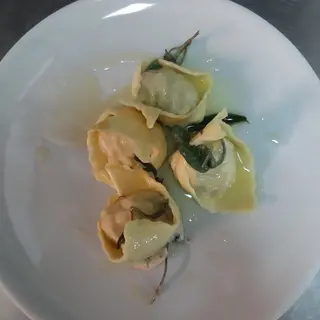 Tortelloni ripieni di chianina -burro e  salvia