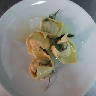 Tortelloni ripieni di chianina -burro e  salvia