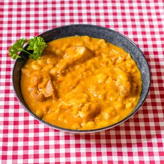 Svež domaći čorbast pasulj sa tirolskom plećkom