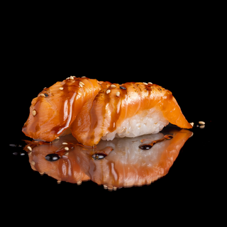 19B. Sushi Salmón Flambeado
