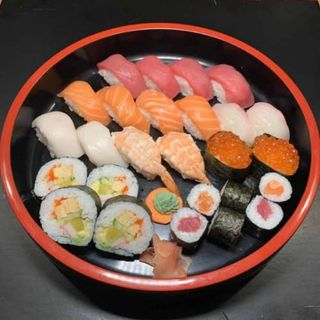 55.Sushi Moriawase (Para 2 Personas)