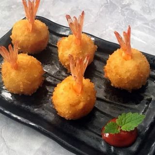 31.   Bolas de gambas y patata (4 Uds.)