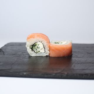 Рол Філадельфія з копченим лососем (270г/8шт)