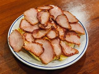 Ración De Huevos Rotos Con Lomo De Orza