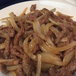 Ternera con cebolla y jengibre