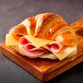 CROISSANT FRANCÉS CON JAMON YORK Y QUESO