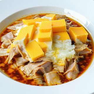 Задушено шкембе с кашкавал