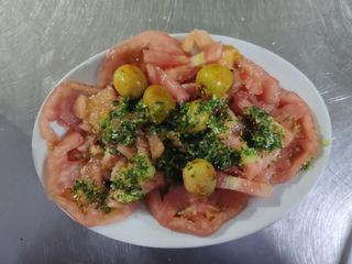 Ensalada De Tomates Aliñados (1/2 Ración)