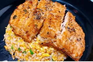 Yakimeshi con katsu pollo