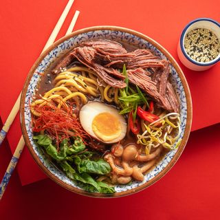 Рамен з рваною телятиною