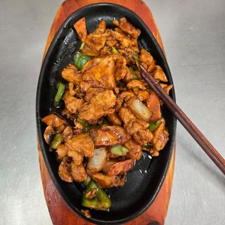 Pollo con salsa BBQ y ajo a la plancha